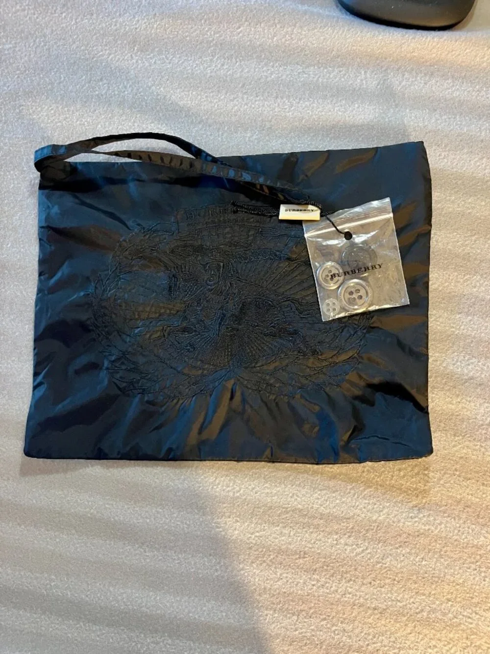 Burberry Replacement Buttons Set Sealed in Pouch with EKD Travel Bag